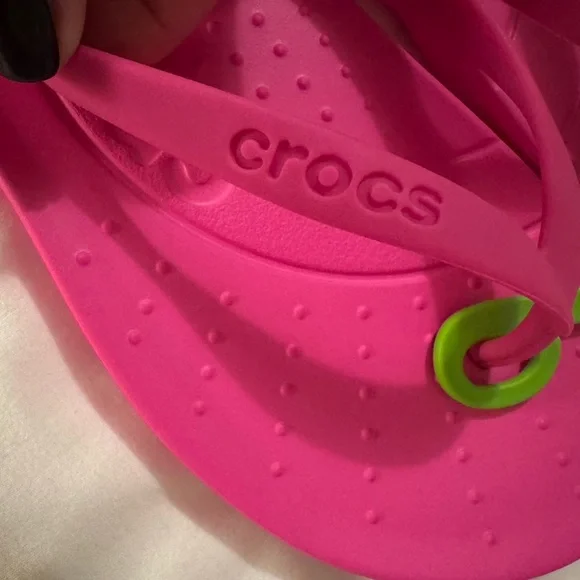 CROCS Bright Pink Flip Flops💕cute comfy and oh so cool!see photos for details - Picture 7 of 7